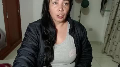 Snapshot of vivian_milf_paint chatting on October 11, 4:06 am vivian_milf_paint online show from October 11, 4:06 am