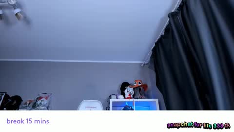 vivian_qwerty online show from December 15, 6:51 am