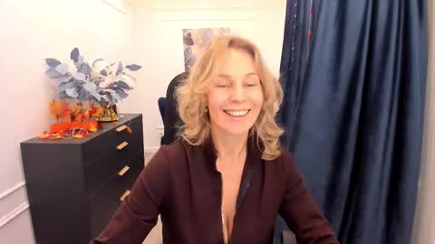 Snapshot of vivianlirei chatting on October 29, 11:25 am Sinti online show from October 29, 11:25 am