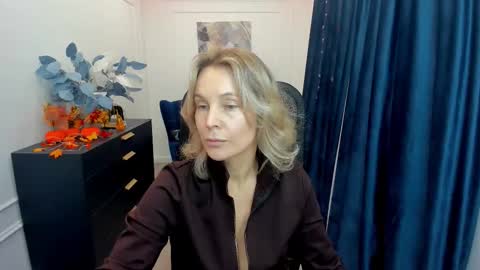 Snapshot of vivianlirei chatting on October 22, 11:37 am Sinti online show from October 22, 11:37 am