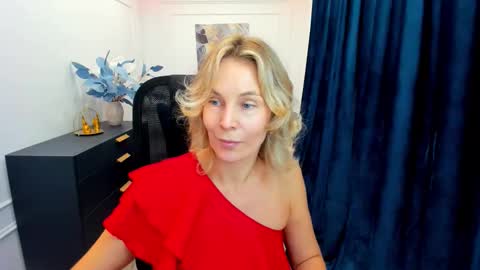 Snapshot of vivianlirei chatting on September 28, 11:48 am Sinti online show from September 28, 11:48 am