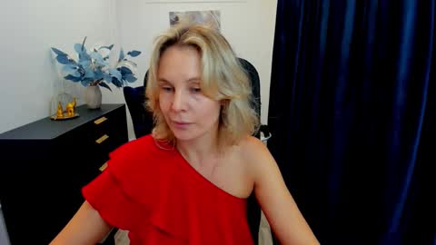 Snapshot of vivianlirei chatting on September 19, 11:31 am Sinti online show from September 19, 11:31 am