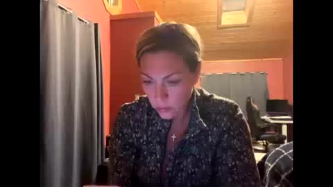 VivianLuxe online show from October 18, 5:32 am