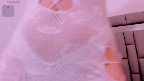 Snapshot of vivianne_scott chatting on September 29, 12:10 pm Vivi online show from September 29, 12:10 pm