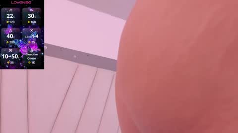 Snapshot of vivianne_scott chatting on October 5, 12:21 pm Vivi online show from October 5, 12:21 pm