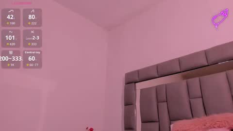 Snapshot of vivianne_scott chatting on September 22, 6:39 pm Vivi online show from September 22, 6:39 pm