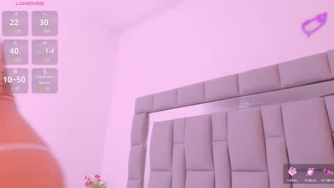 Snapshot of vivianne_scott chatting on September 24, 12:04 pm Vivi online show from September 24, 12:04 pm