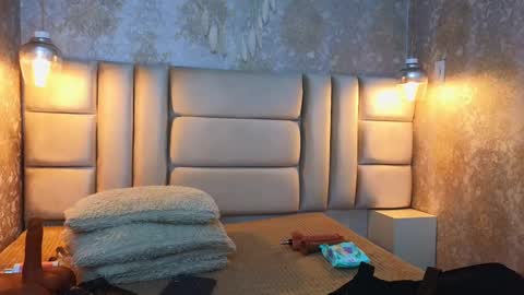 VivianRose online show from December 17, 3:17 am