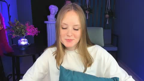 Vivien online show from December 18, 1:23 pm