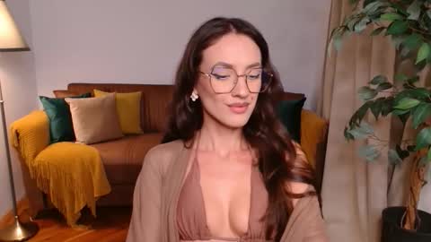 Snapshot of vivienneclement chatting on October 23, 5:19 pm Vivienne online show from October 23, 5:19 pm