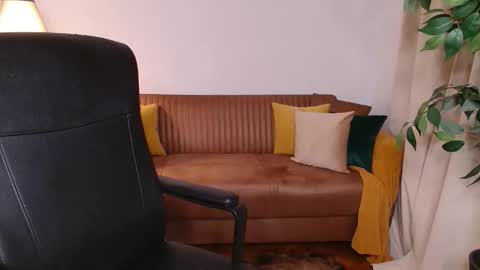 Snapshot of vivienneclement chatting on September 28, 6:57 pm Vivienne online show from September 28, 6:57 pm