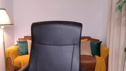 Snapshot of vivienneclement chatting on October 11, 4:10 pm Vivienne online show from October 11, 4:10 pm