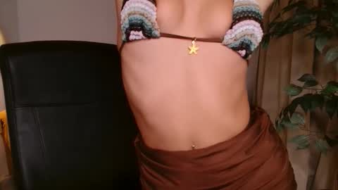 Snapshot of vivienneclement chatting on October 22, 4:34 pm Vivienne online show from October 22, 4:34 pm