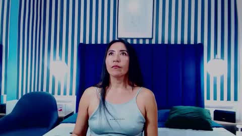 Snapshot of viviennerosette chatting on October 21, 12:53 pm Vivian online show from October 21, 12:53 pm