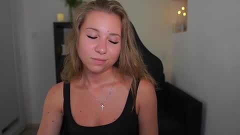 VivienVance online show from July 14, 2:33 pm