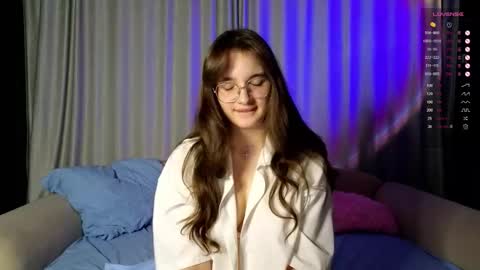 vivyboo111 online show from October 7, 8:13 pm