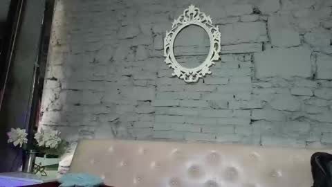 Snapshot of vixvixenn chatting on October 2, 7:35 am ANA online show from October 2, 7:35 am