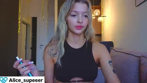 Snapshot of vopooo chatting on November 1, 10:19 am Aliceinst magic crystalll online show from November 1, 10:19 am