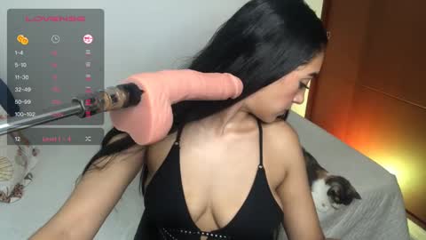 vsantini_ online show from December 12, 8:14 am
