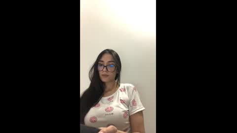 vsantini_ online show from February 4, 3:54 am