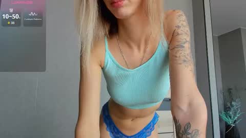 Snapshot of vvalkyriee chatting on November 1, 11:14 am vvalkyriee online show from November 1, 11:14 am