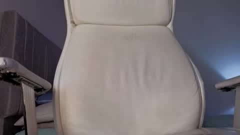 walton_abieca_ online show from October 1, 5:23 am