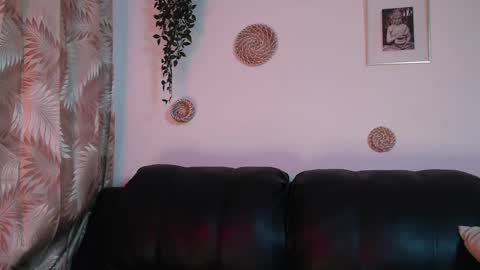 Snapshot of wanda_liones chatting on February 14, 1:23 am Wanda online show from February 14, 1:23 am