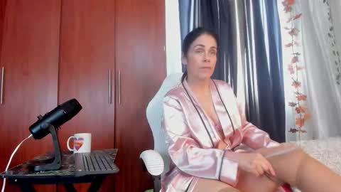 Snapshot of wanda_walton chatting on October 18, 1:03 pm Wanda online show from October 18, 1:03 pm