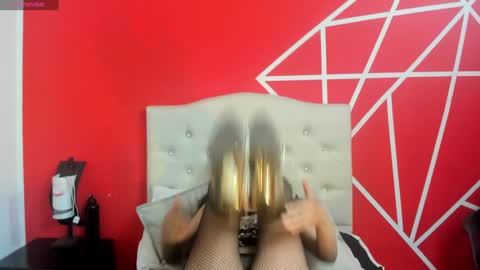 Snapshot of wandamilf_ chatting on January 17, 7:05 pm Wanda Milf online show from January 17, 7:05 pm