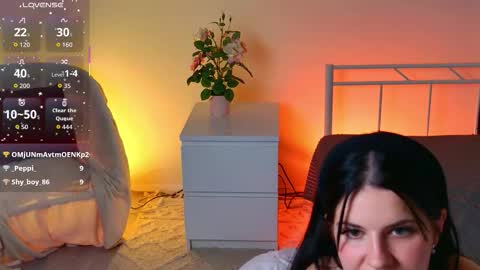 Snapshot of wander_waves chatting on October 10, 9:09 pm Wanda online show from October 10, 9:09 pm