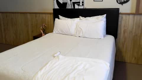 Snapshot of wanderlustgaal chatting on October 7, 2:43 pm wanderlustgaal online show from October 7, 2:43 pm