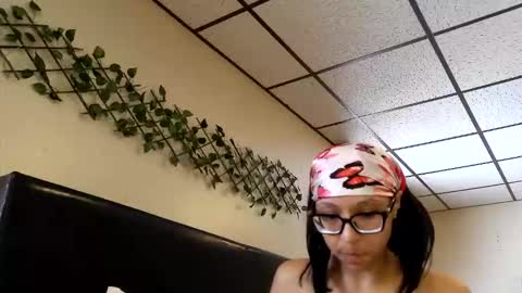 Snapshot of wanderlustgaal chatting on October 17, 4:10 pm wanderlustgaal online show from October 17, 4:10 pm