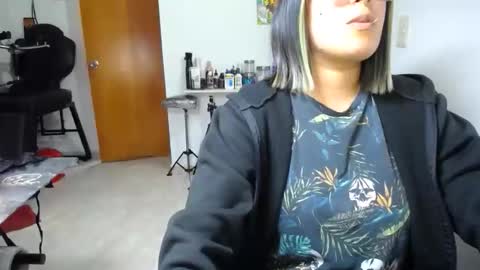 Waningrose  Lu online show from April 10, 11:33 pm