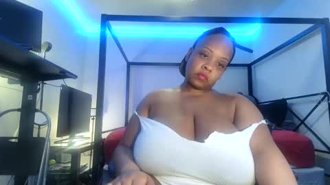 LAUREN LUSH online show from February 8, 8:09 am