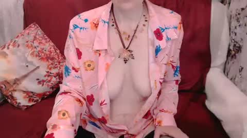 Snapshot of watermelonlady chatting on October 15, 5:32 am olga online show from October 15, 5:32 am