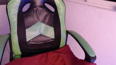 Snapshot of we_n_you chatting on October 28, 5:08 pm Trixie 3 online show from October 28, 5:08 pm