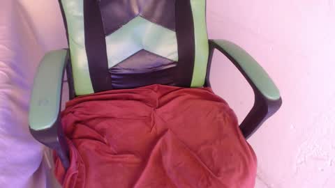 Snapshot of we_n_you chatting on October 10, 8:47 pm Trixie 3 online show from October 10, 8:47 pm