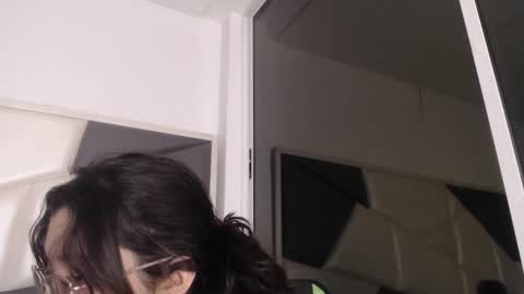 Snapshot of we_n_you chatting on October 4, 2:22 pm Trixie 3 online show from October 4, 2:22 pm