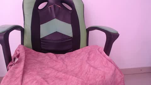 Trixie 3 online show from April 16, 8:08 pm