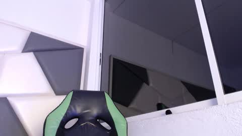 Snapshot of we_n_you chatting on October 29, 5:15 pm Trixie 3 online show from October 29, 5:15 pm