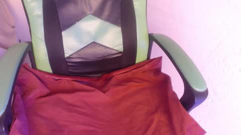 Snapshot of we_n_you chatting on October 21, 1:48 pm Trixie 3 online show from October 21, 1:48 pm