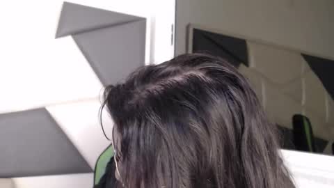 Snapshot of we_n_you chatting on October 23, 3:29 pm Trixie 3 online show from October 23, 3:29 pm