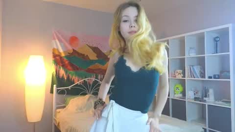 Snapshot of wendy_cutiex chatting on September 16, 5:10 pm Wendy online show from September 16, 5:10 pm