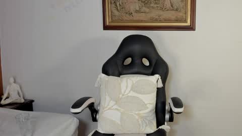 Wendy Marshall  online show from March 27, 7:14 pm