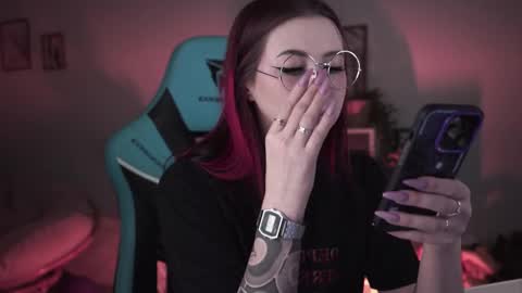 Snapshot of wesleegray chatting on February 24, 1:44 am little girl who is always rightLisa online show from February 24, 1:44 am