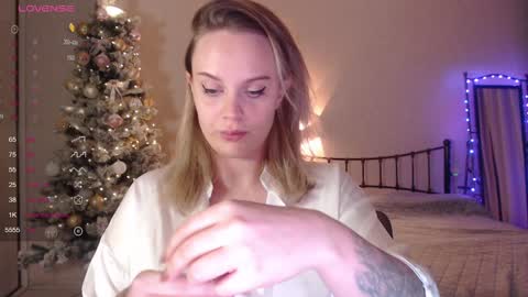 Snapshot of wet_lana chatting on December 9, 3:44 pm Lana online show from December 9, 3:44 pm
