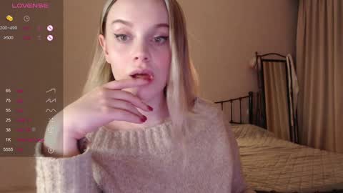 Snapshot of wet_lana chatting on March 4, 5:03 pm Lana online show from March 4, 5:03 pm