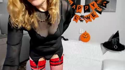 Snapshot of wet_milff chatting on October 29, 8:18 am Alise online show from October 29, 8:18 am