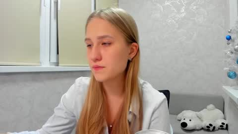 Snapshot of wetcrybaby chatting on December 13, 4:49 pm Sonya online show from December 13, 4:49 pm