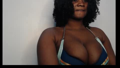 Snapshot of wetmypussy02 chatting on October 28, 11:27 am wetmypussy02 online show from October 28, 11:27 am